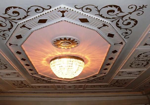 Gilded Ceiling, Lobby